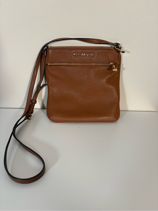 Michael Kors Handbags - Michael Kors Brown Pebbled Leather Crossbody with Gold Hardware